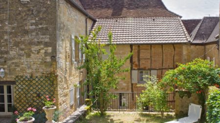 Réf. 1212 - 379.000 € *