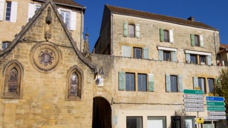 Investissement immobilier Gourdon LOT. Local commercial et appartements