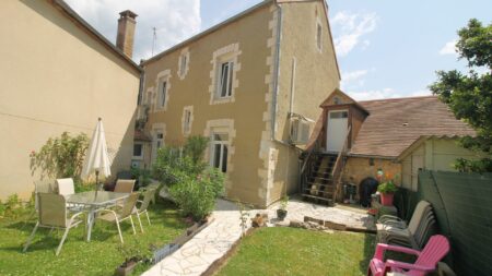 maison en pierre à vendre-centre ville Gourdon-garage et jardin-ref-1420