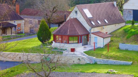 Grange en pierre restaurée à vendre-204 m2 hab-Terrain de 6 hectares d'un seul tenant-Gourdon-LOT-ref-1470