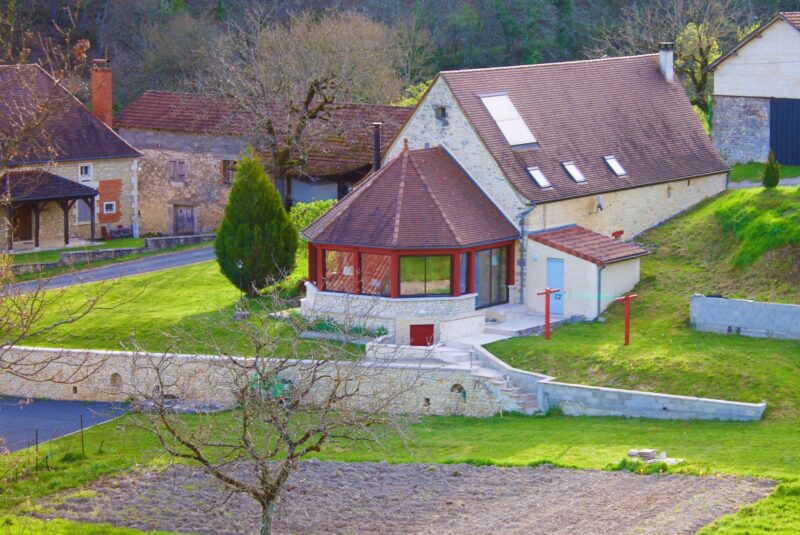 Grange en pierre restaurée à vendre-204 m2 hab-Terrain de 6 hectares d'un seul tenant-Gourdon-LOT-ref-1470