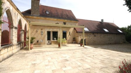 Réf. 1335 - 389.000 € *