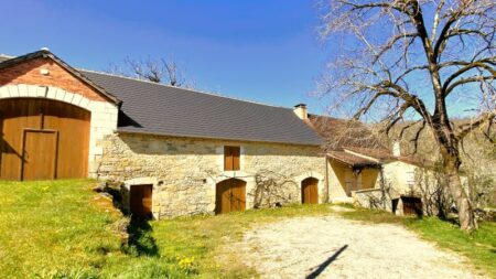 propriété à vendre, maison et grange, terrain. Gourdon-ref-1410