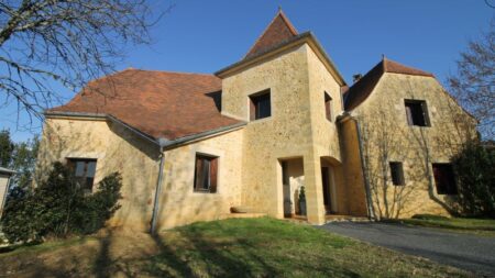 maison de ville à vendre-Spacieuse-370 m2-LOT-Gourdon-ref-1404