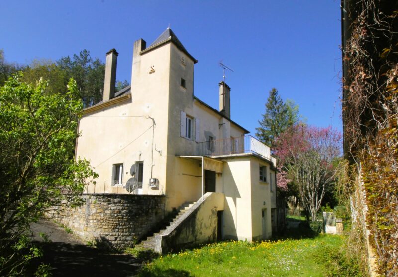 maison de maître à vendre-village avec commerces--grange-pierre-LOT-Gourdon-ref-1409