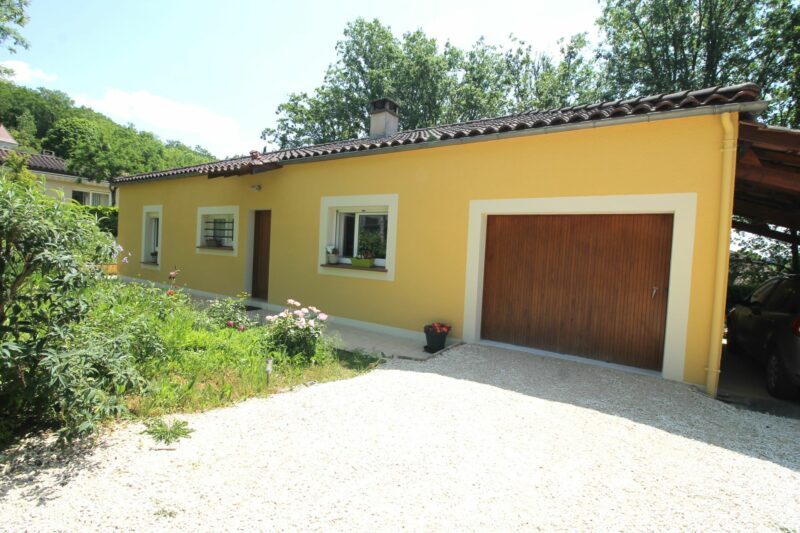 maison de plain-pied dans petite ville avec commerces entre Gourdon et Cahors-réf.1417