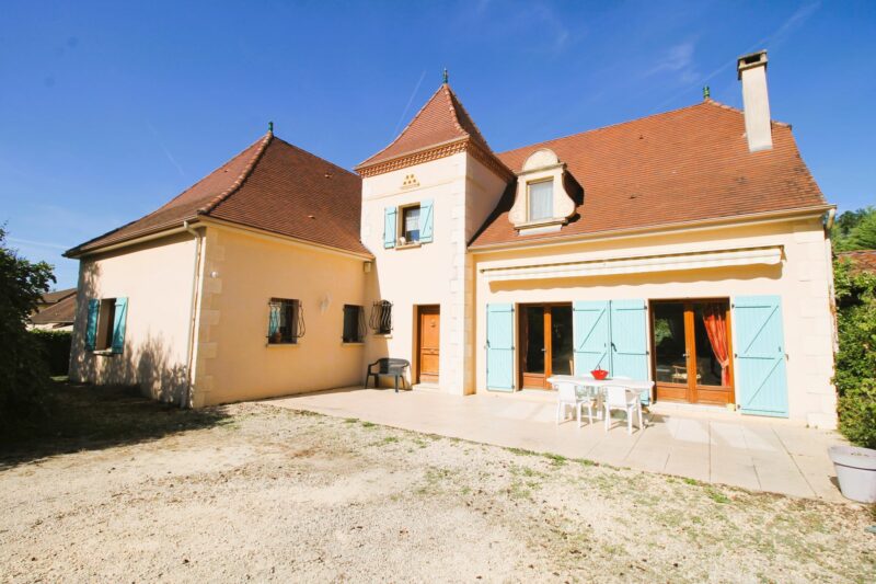 maison périgourdine à vendre-215 m2 hab-double garage-prestations de qualité-ref-1422