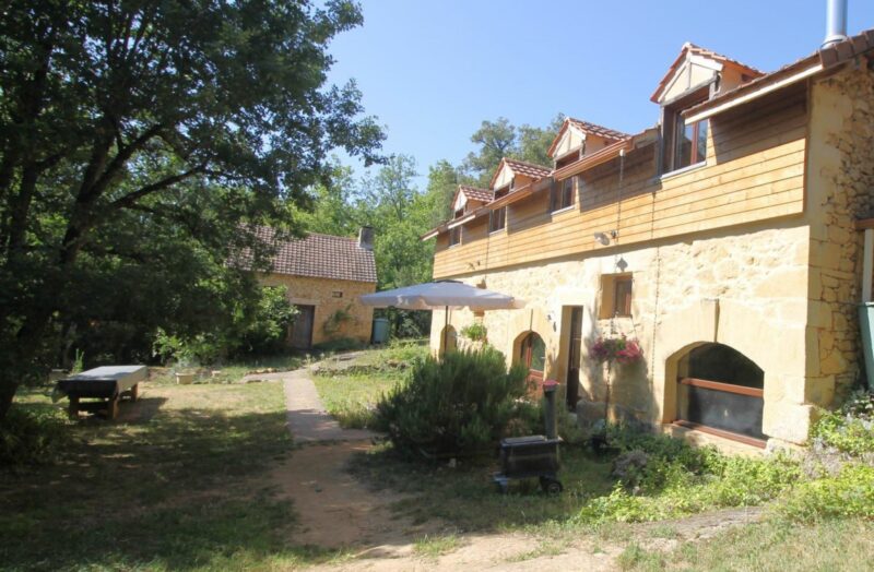 Maison à vendre et son gîte, en pierre, 180 m2 habitables sur 9300 m2 de terrain-Gourdon-maison annexe-46-ref-1433