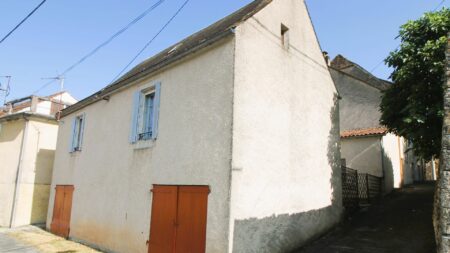 Maison de village à vendre avec cour-Commerces-15' de Gourdon LOT--réf-1436