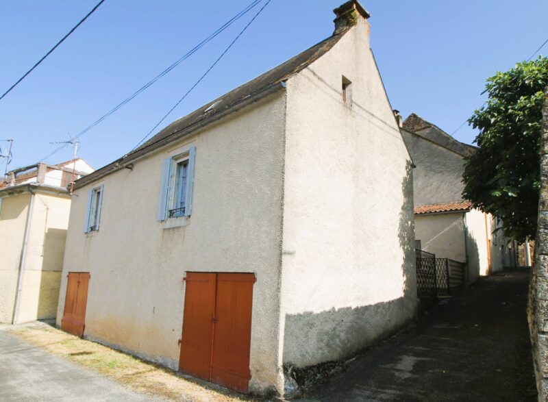 Maison de village à vendre avec cour-Commerces-15' de Gourdon LOT--réf-1436