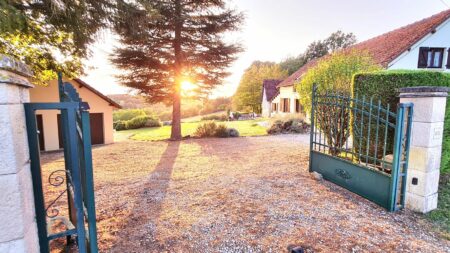 Grange restaurée-vue magnifique-170 m2 plus garage et grangette-portail électrique-ref-1446