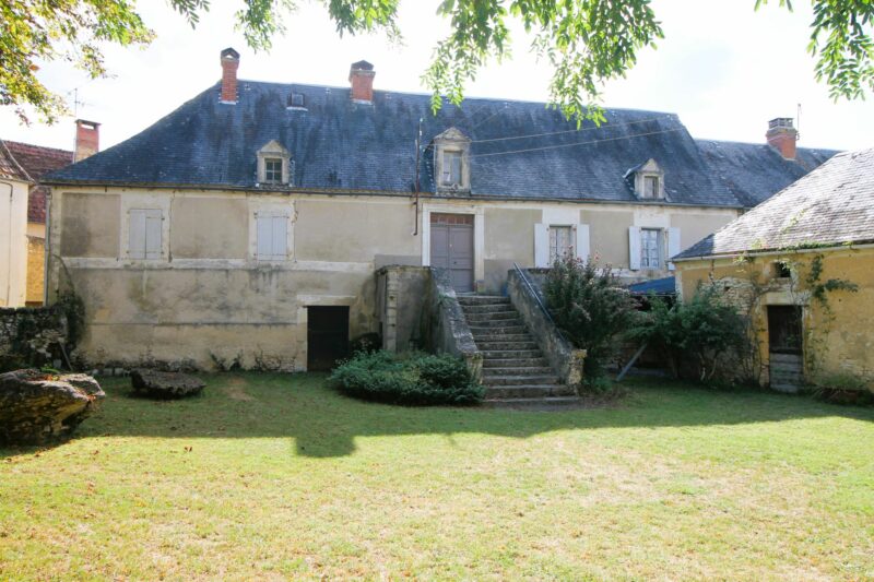 Propriété à vendre dans un village-proche Gourdon façade -ref 1449