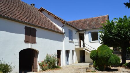 Maison de charme et sa grange à vendre - proche de Gourdon (Lot) - jardin clos - façade avant - ref 1461