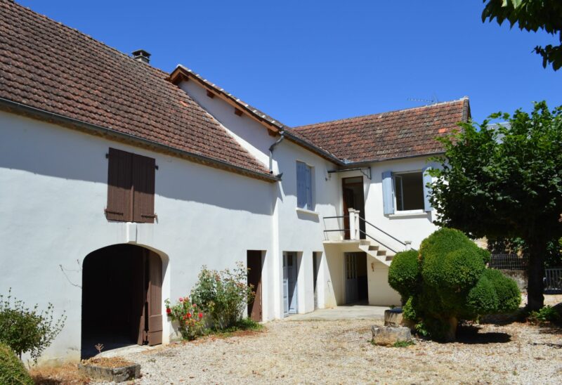 Maison de charme et sa grange à vendre - proche de Gourdon (Lot) - jardin clos - façade avant - ref 1461