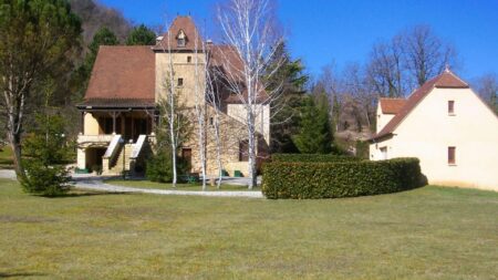 Réf. 1484 - 379.800 € *