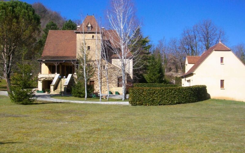 Réf. 1484 - 379.800 € *