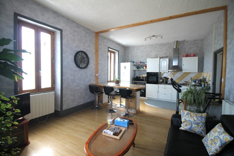 appartement T3-72 m2 hab-centre ville-Gourdon-Lot-pièce de vie-ref-1482