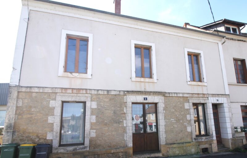 appartement T3-72 m2 hab-centre ville-Gourdon-Lot-ref-1482