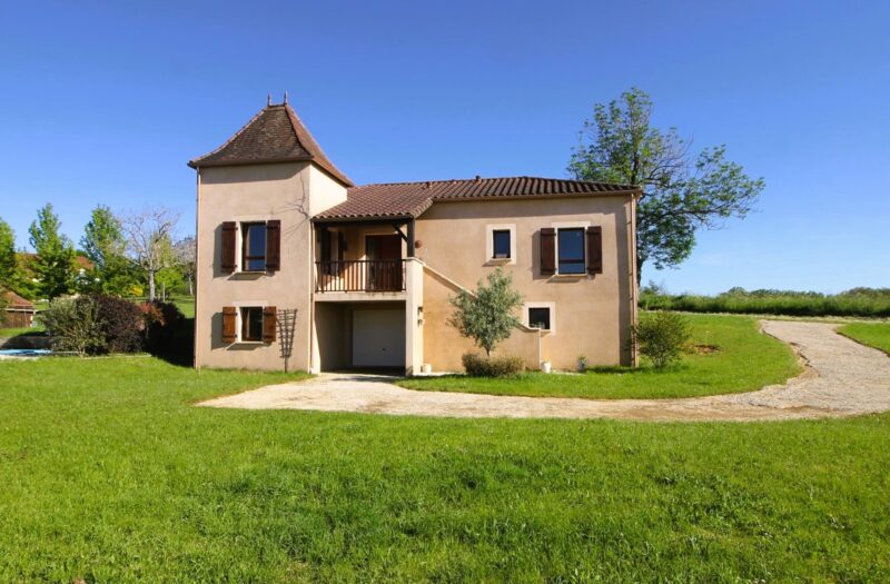 Maison contemporaine style périgourdin, à vendre secteur Gourdon-5 pieces 4 chambres-piscine-ref-1489